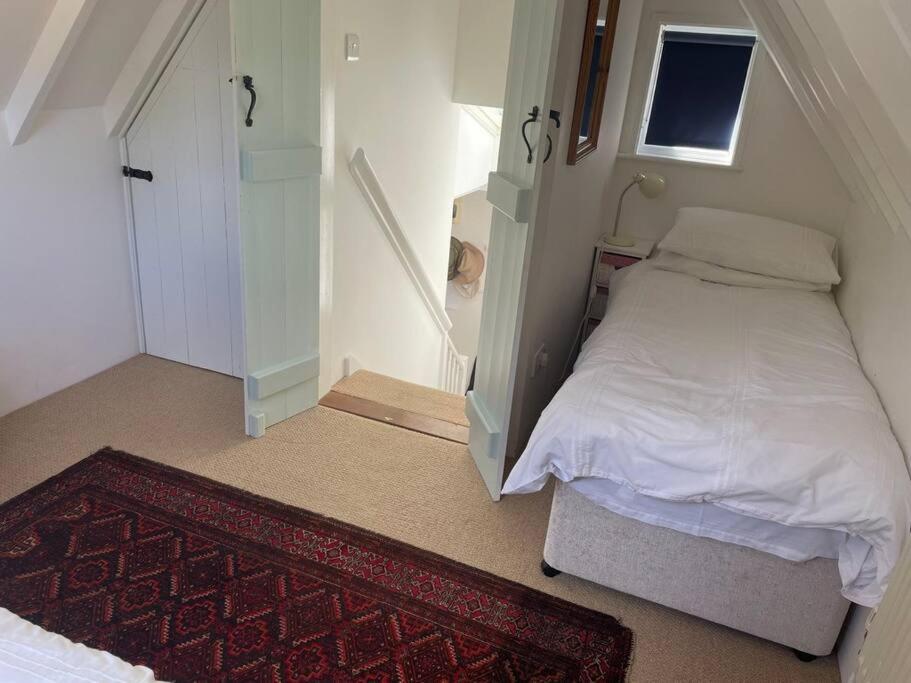Acacia Cottage Халстед Екстериор снимка